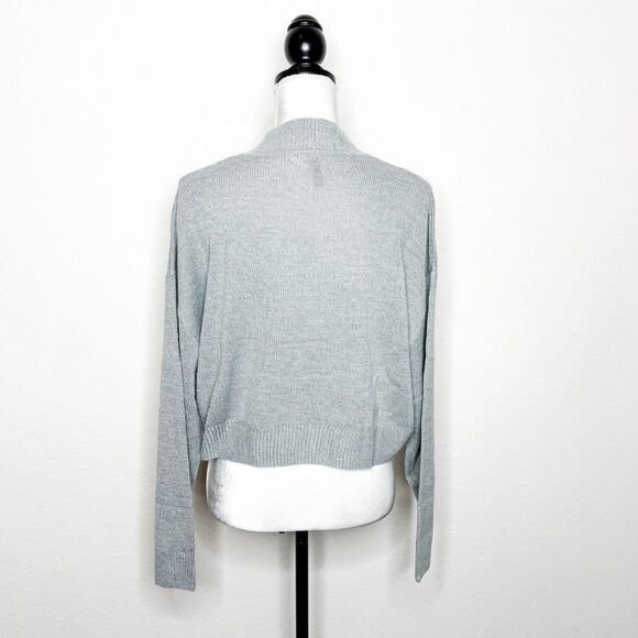 H&M Divided Women's Light Gray Cropped Knit Sweater Size MEd - Picture 4 of 7